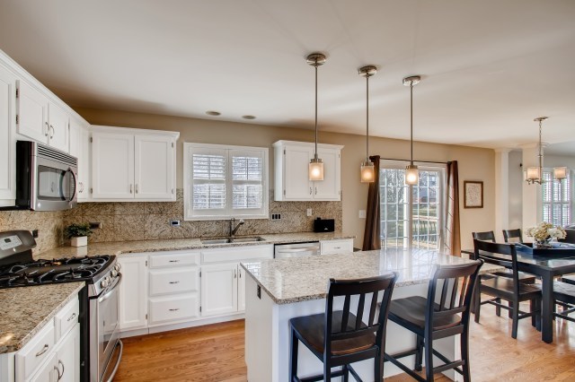 4035 Schillinger Drive, Naperville, IL 60564