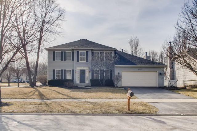 4035 Schillinger Drive, Naperville, IL 60564