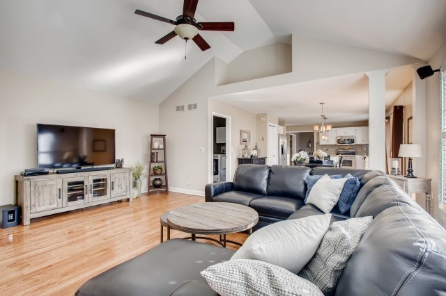 4035 Schillinger Drive, Naperville, IL 60564