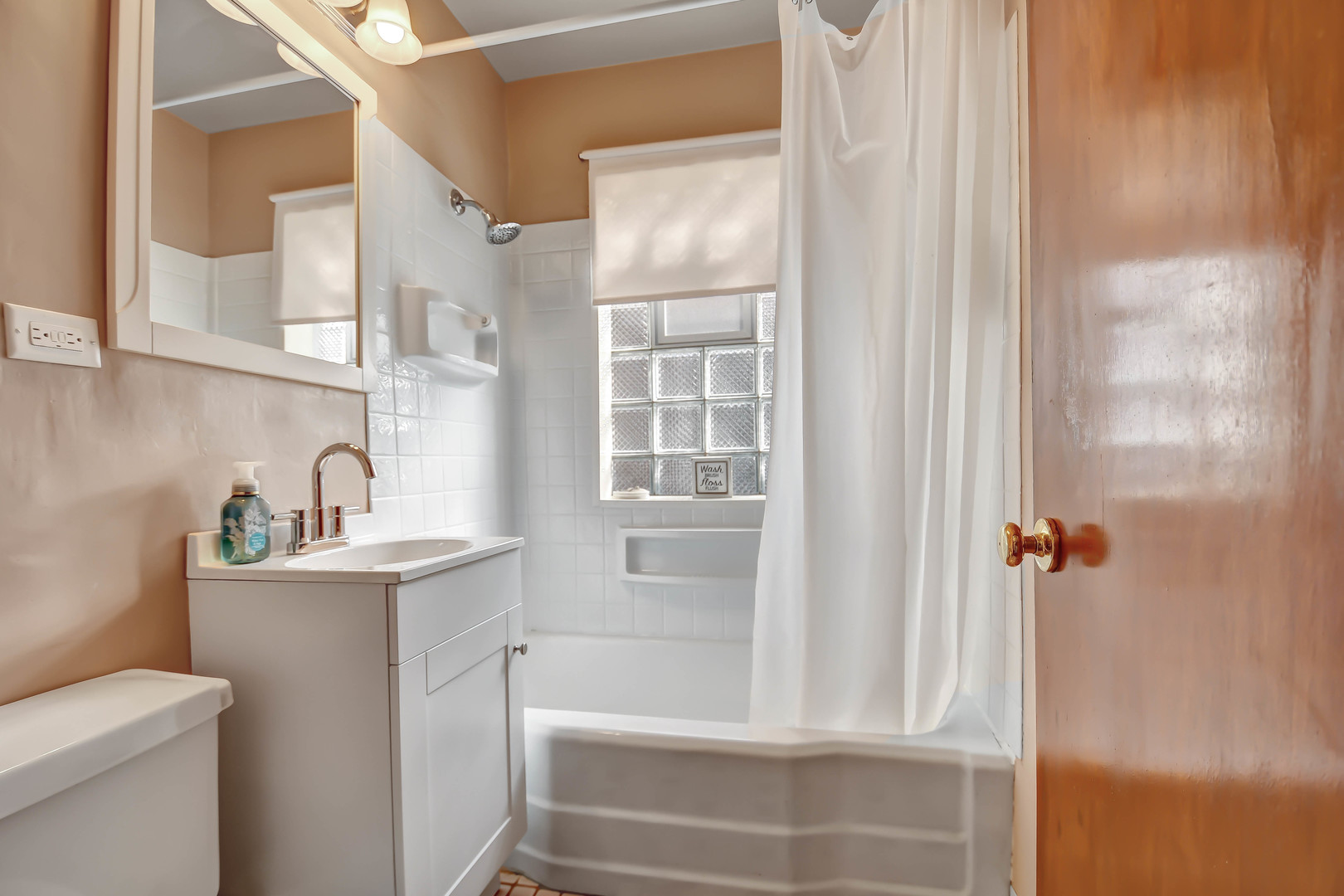 9041 S East End Avenue, Chicago, IL 60617