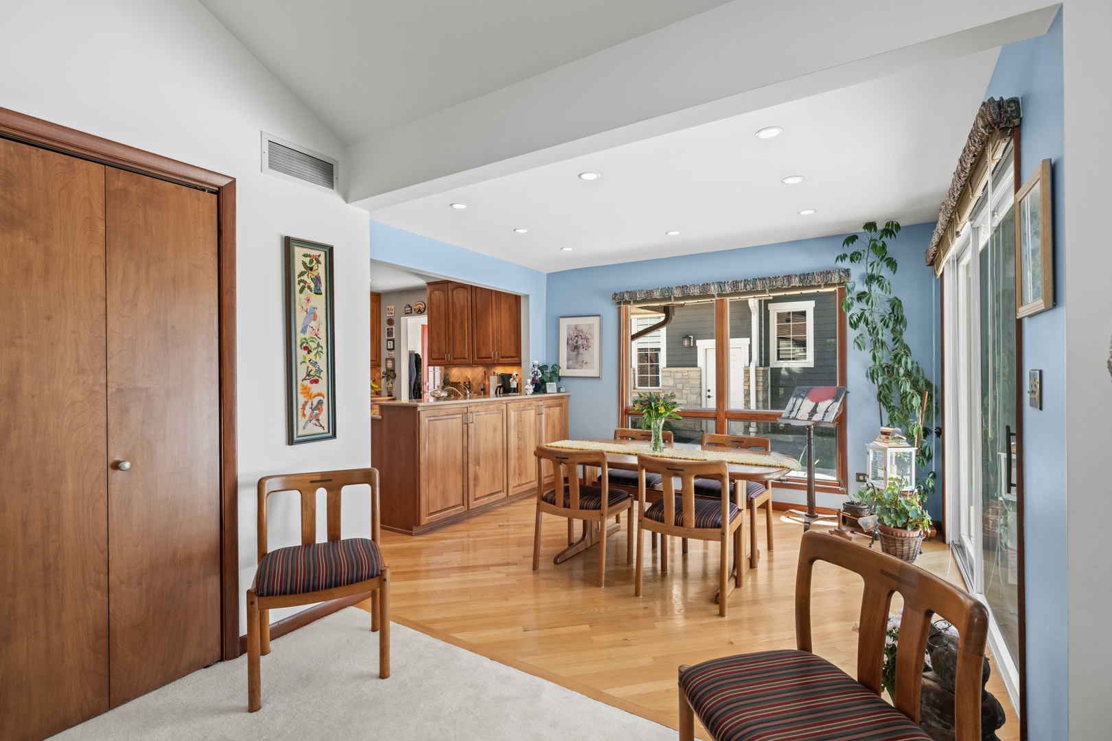 1136 N Walnut Avenue, Arlington Heights, IL 60004