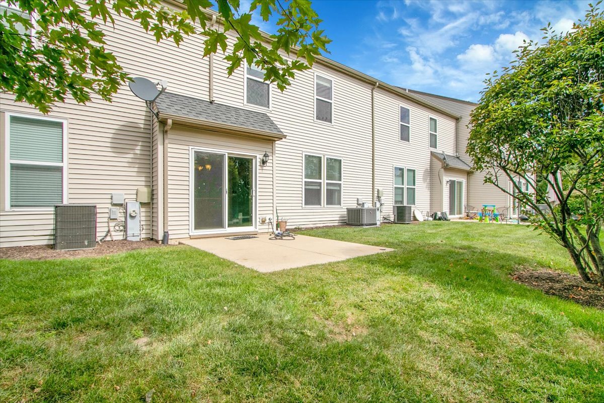 1385 Crimson Lane, Yorkville, IL 60560