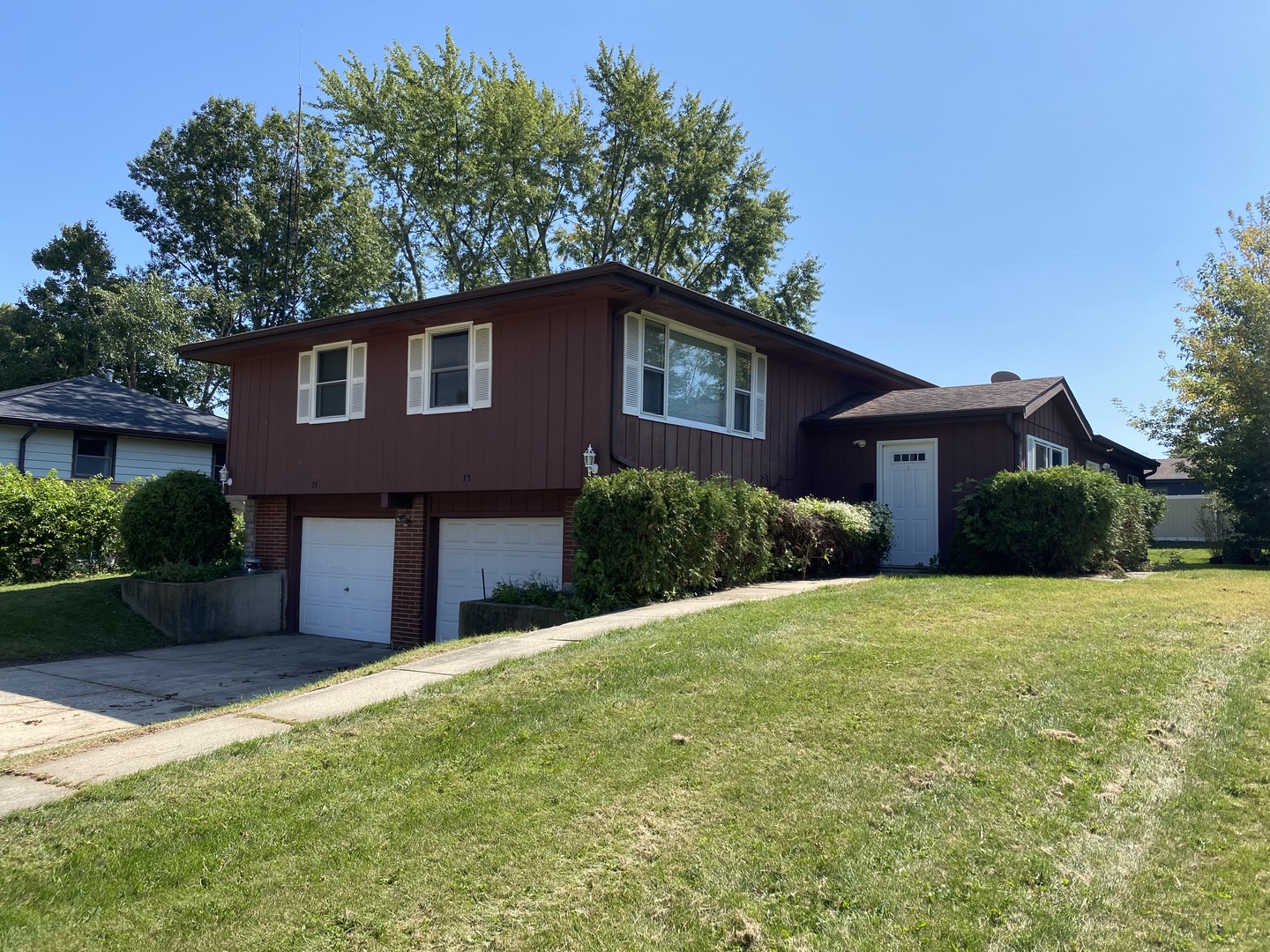 73-75 Neil Road, Sugar Grove, IL 60554