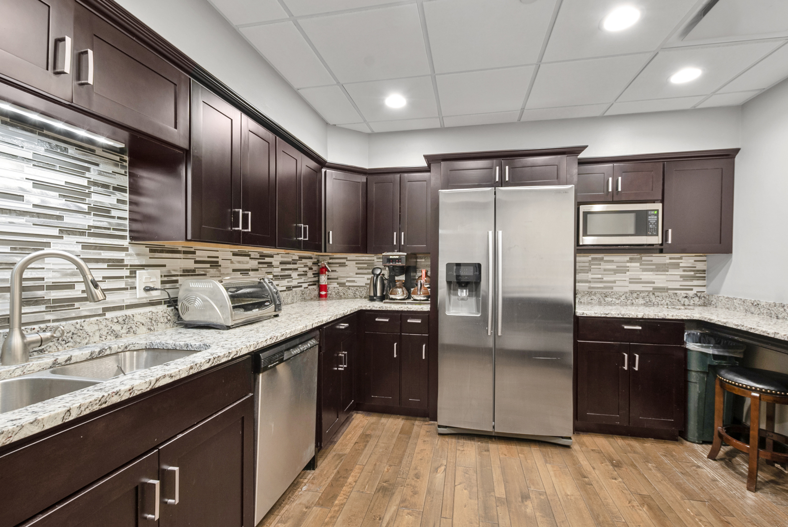 9735 industrial Drive, Bridgeview, IL 60455