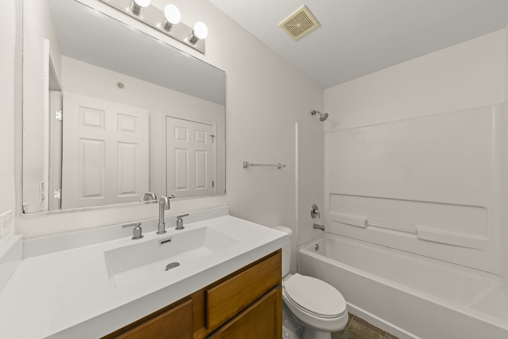 171 Willoughby Court #E, Yorkville, IL 60560
