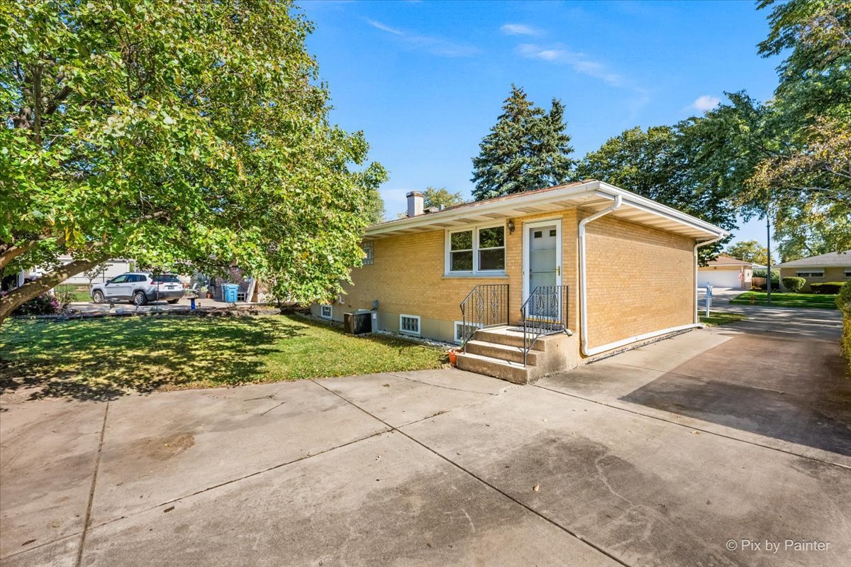 970 N Fischer Drive, Addison, IL 60101