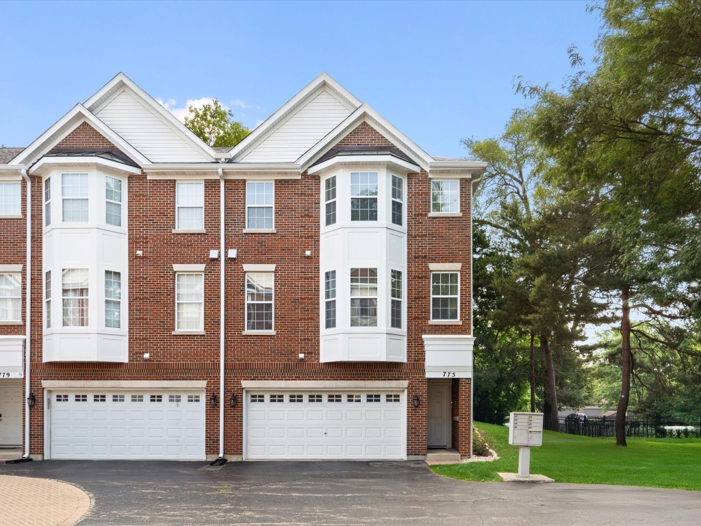 775 N Regis Court, Palatine, IL 60067