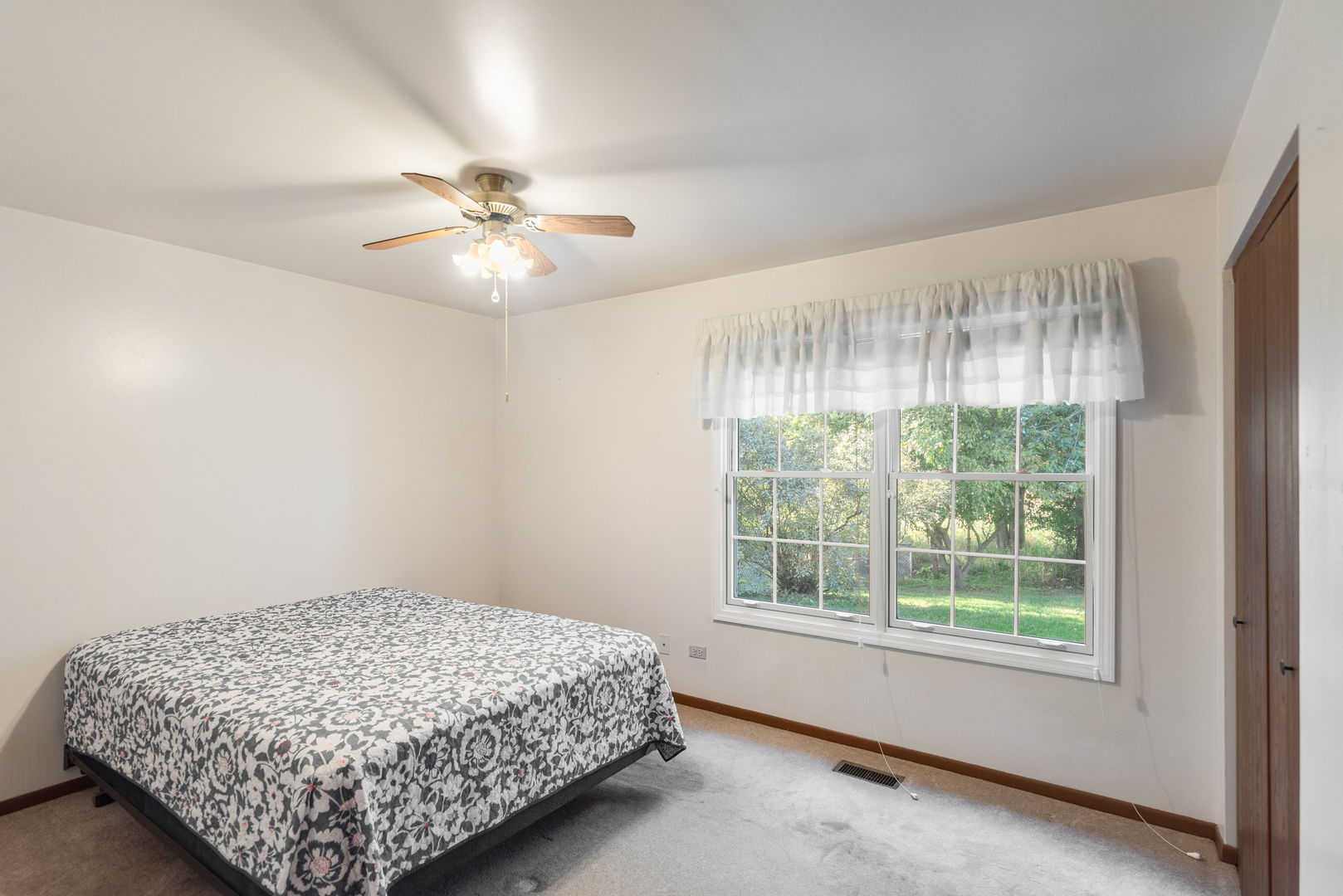 833 Dartmouth Drive, Island Lake, IL 60042