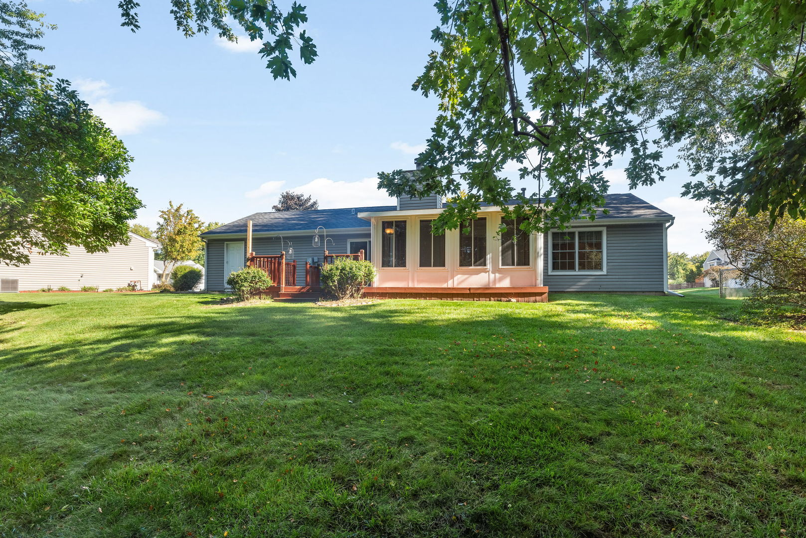 833 Dartmouth Drive, Island Lake, IL 60042