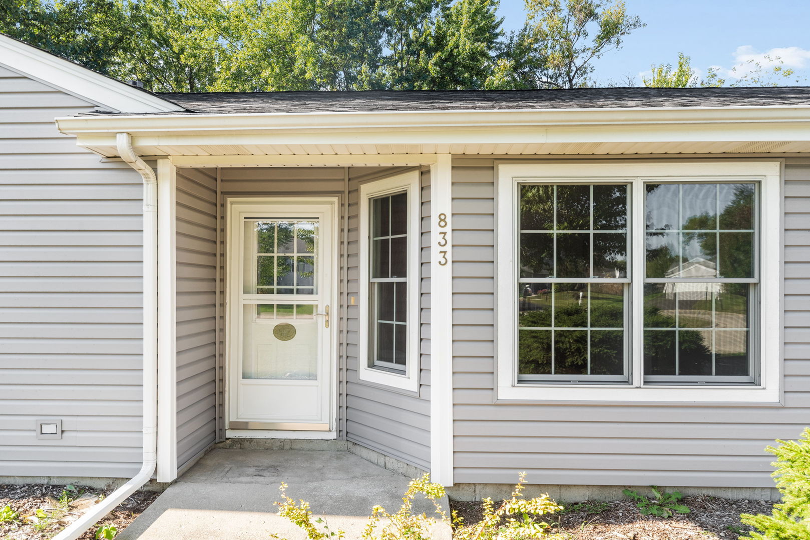 833 Dartmouth Drive, Island Lake, IL 60042