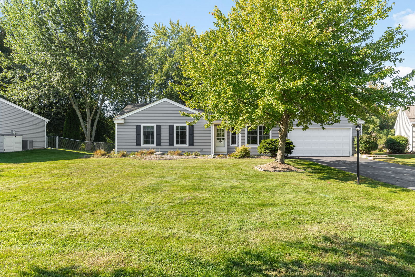 833 Dartmouth Drive, Island Lake, IL 60042