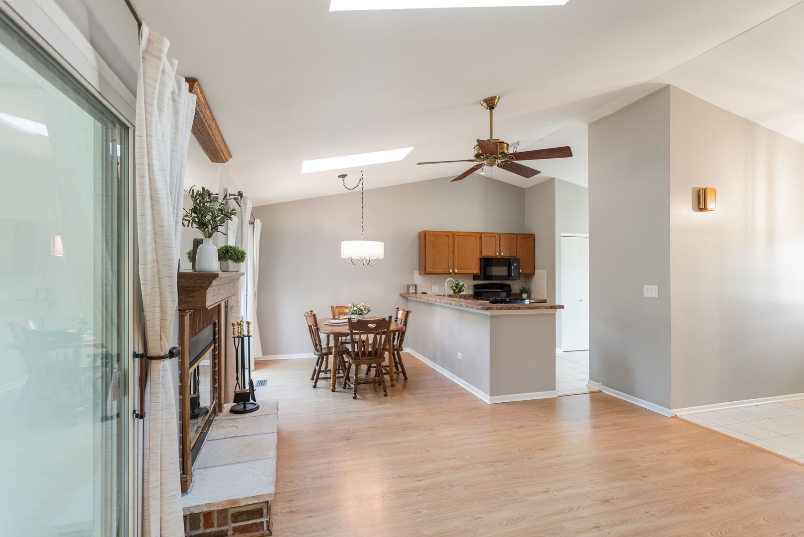 833 Dartmouth Drive, Island Lake, IL 60042