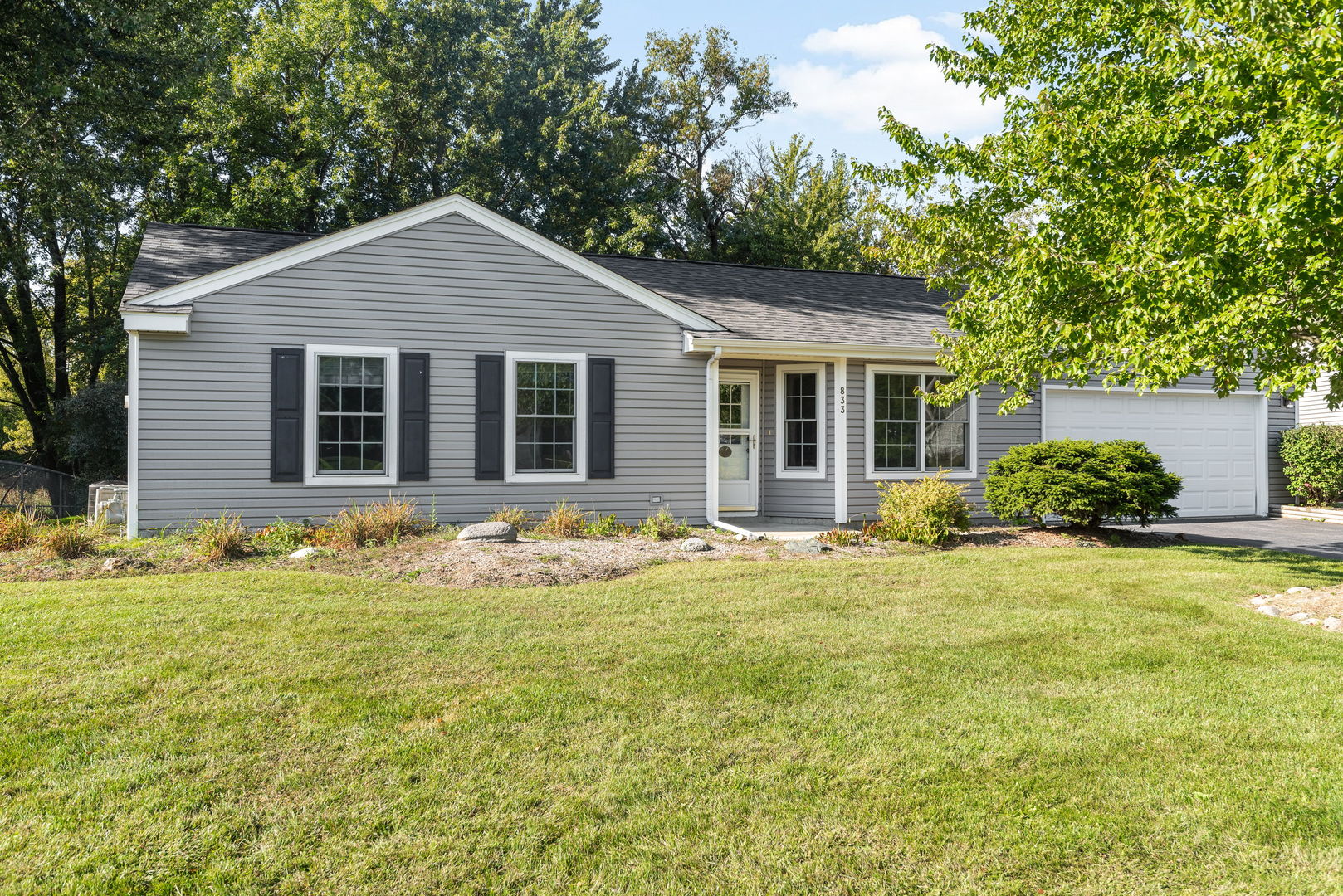 833 Dartmouth Drive, Island Lake, IL 60042
