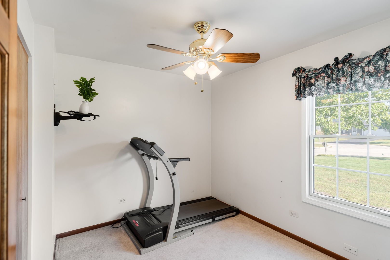 833 Dartmouth Drive, Island Lake, IL 60042