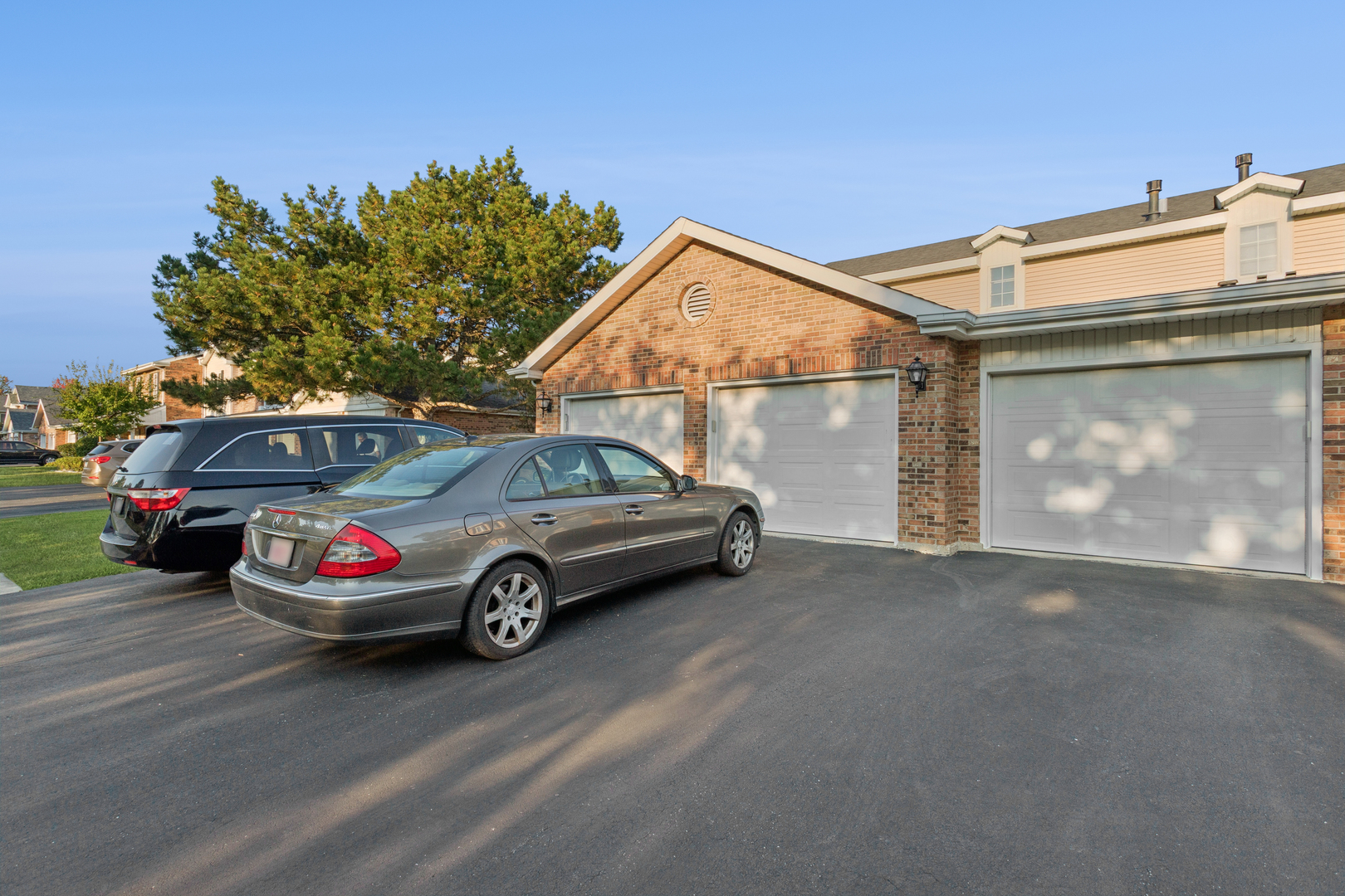 7235 Willow Way Lane #B, Willowbrook, IL 60527