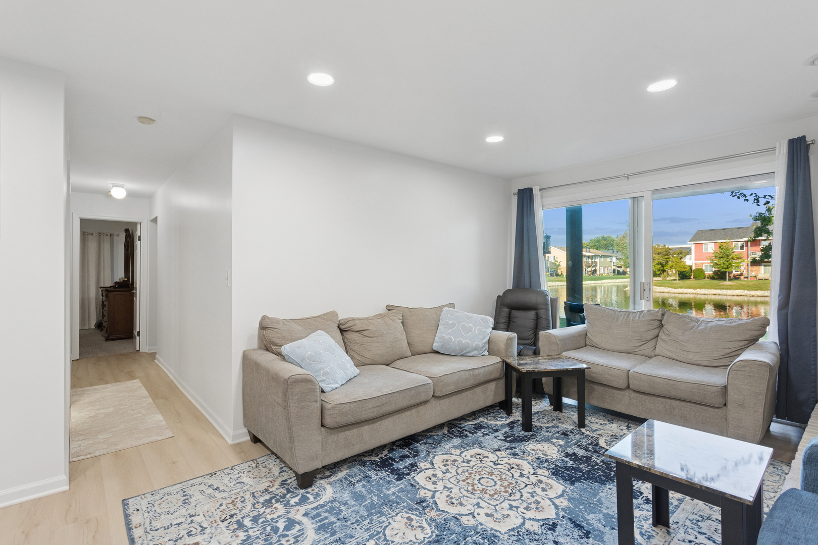 7235 Willow Way Lane #B, Willowbrook, IL 60527