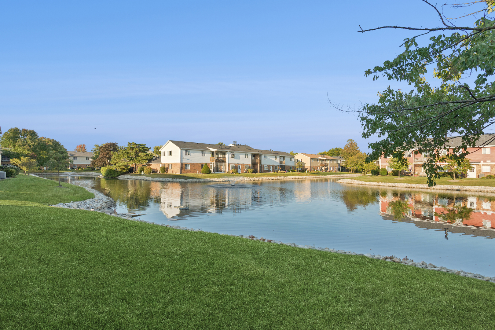 7235 Willow Way Lane #B, Willowbrook, IL 60527