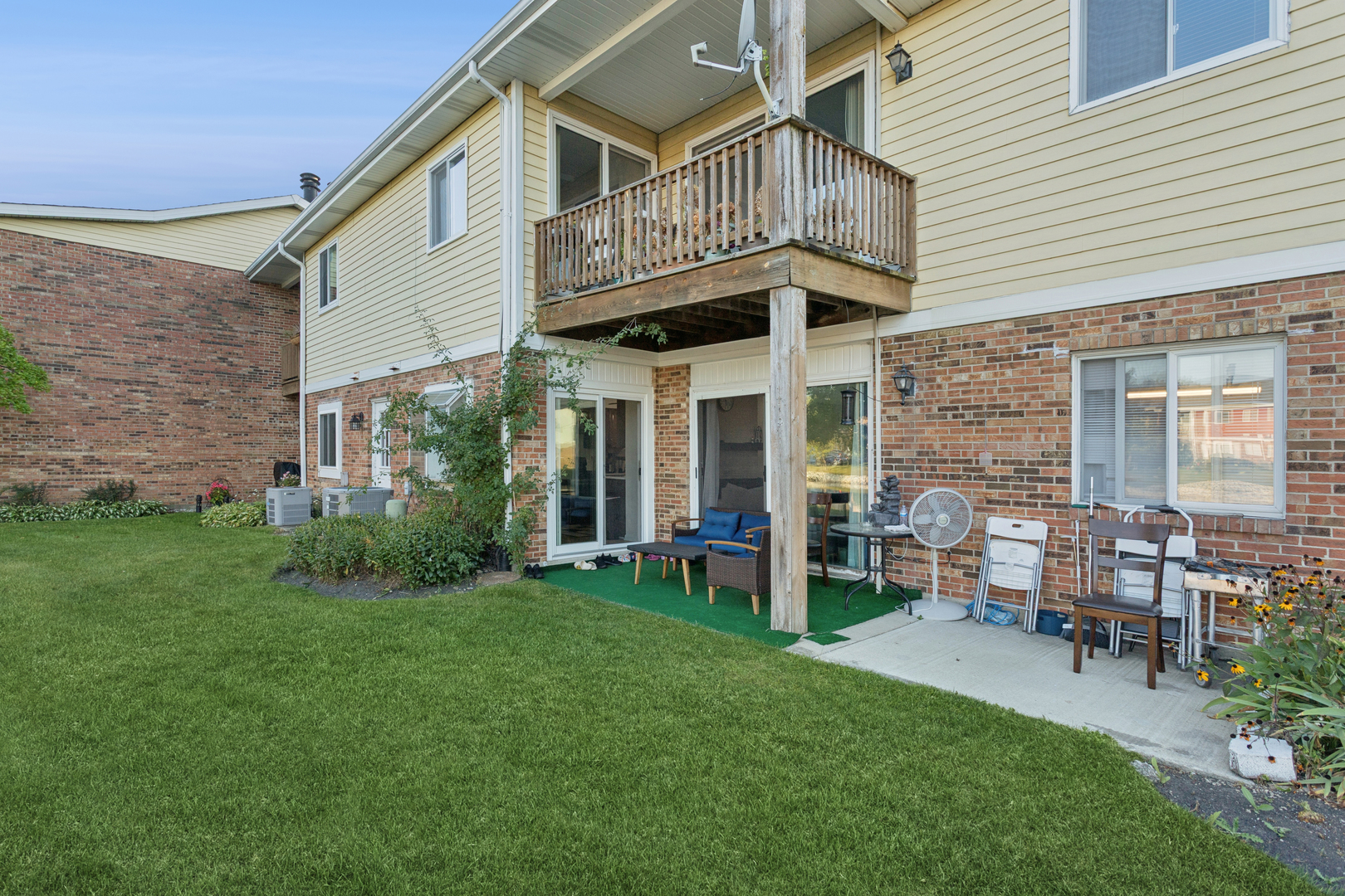 7235 Willow Way Lane #B, Willowbrook, IL 60527