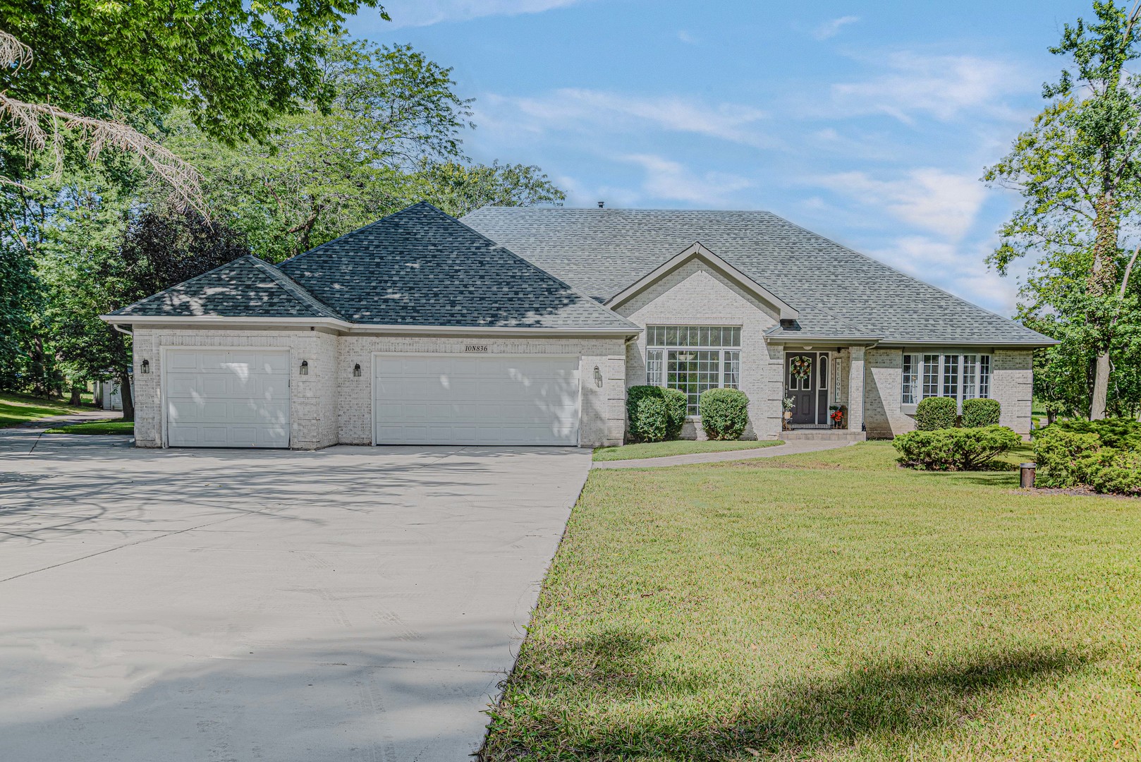 10N836 Lakeside Court, Elgin, IL 60124
