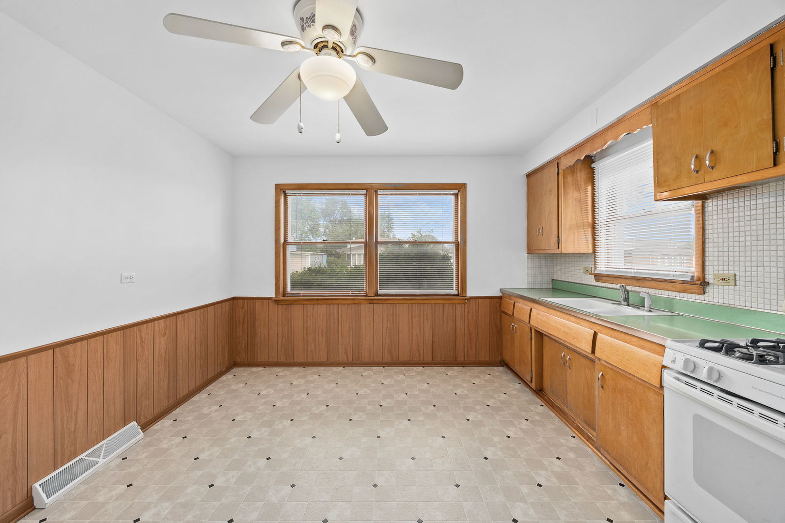 156 Kingston Place, Chicago Heights, IL 60411