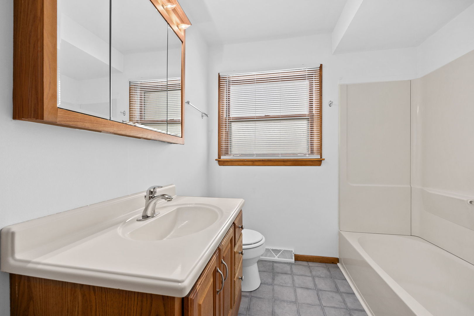 156 Kingston Place, Chicago Heights, IL 60411