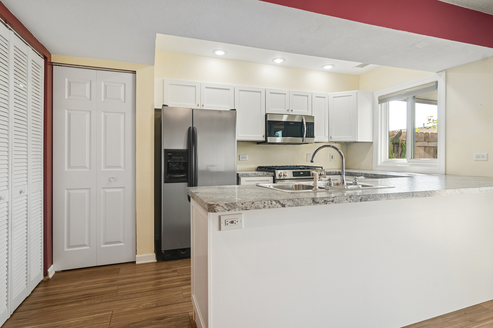 1817 Sessions Walk, Hoffman Estates, IL 60169