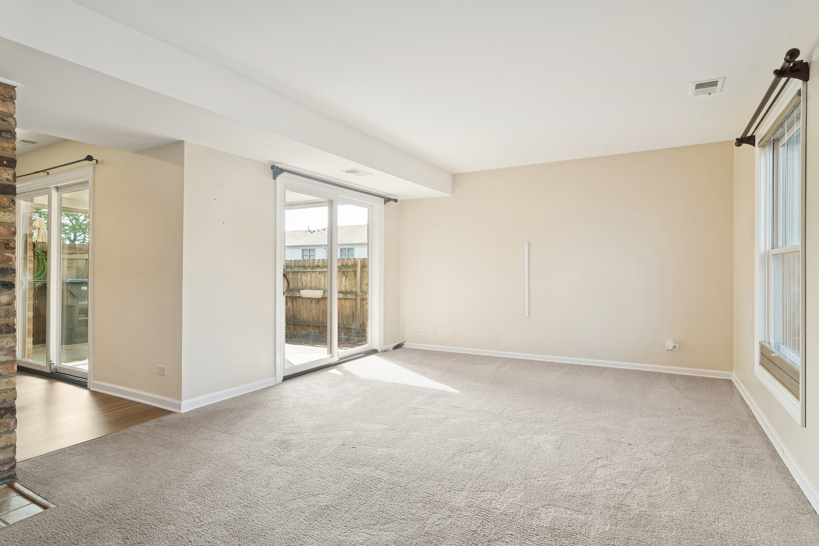 1817 Sessions Walk, Hoffman Estates, IL 60169