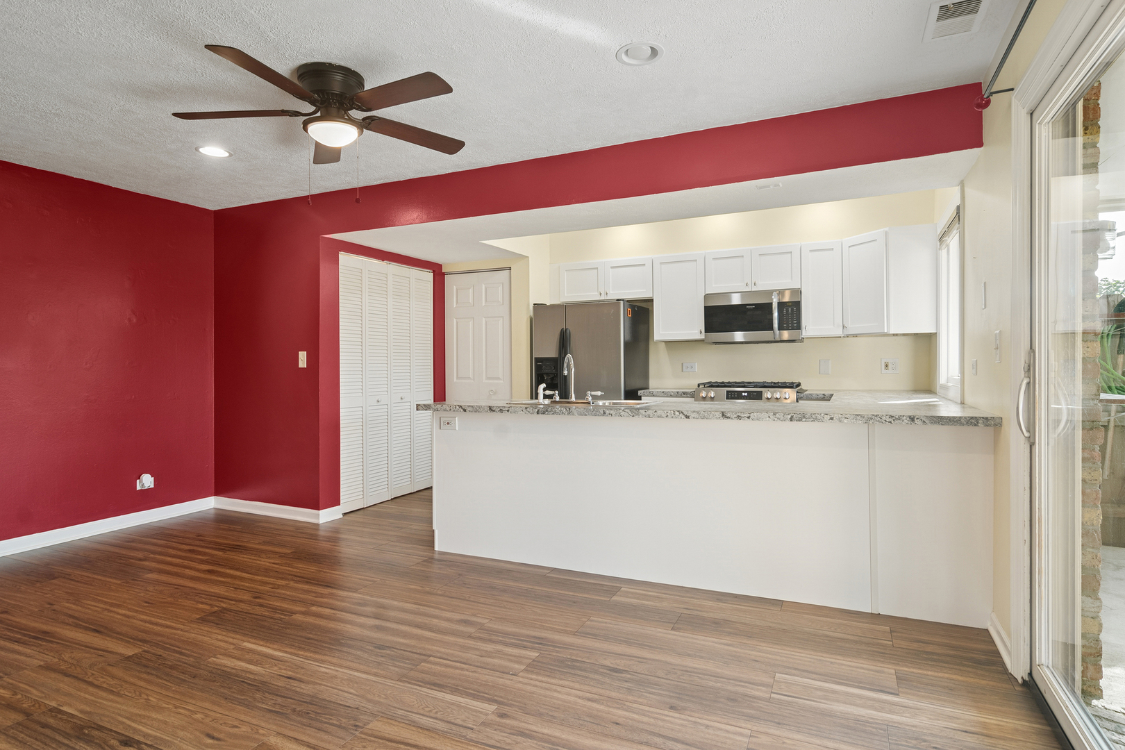 1817 Sessions Walk, Hoffman Estates, IL 60169