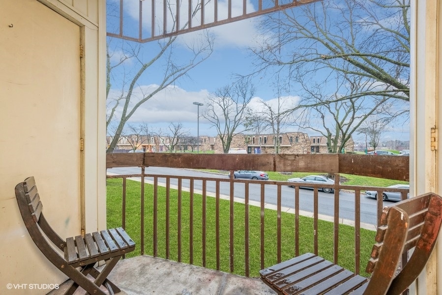 2287 Country Club Drive #1-16B, Woodridge, IL 60517