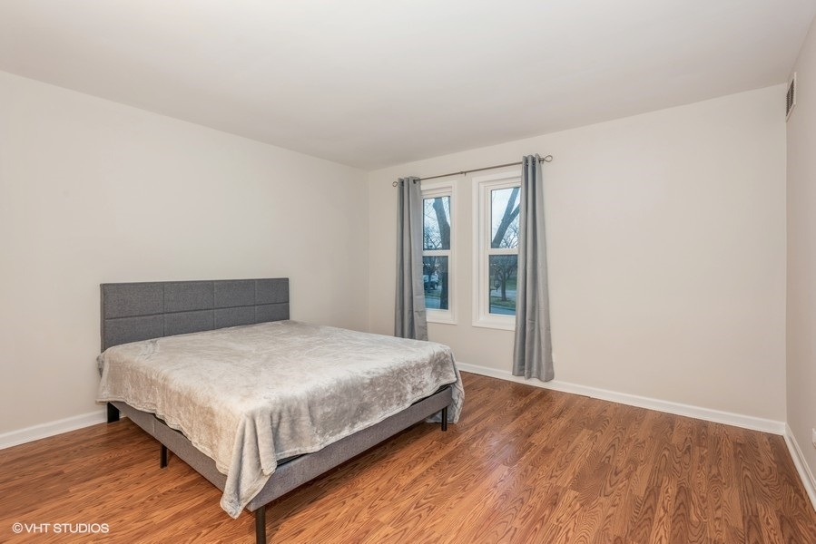 2287 Country Club Drive #1-16B, Woodridge, IL 60517