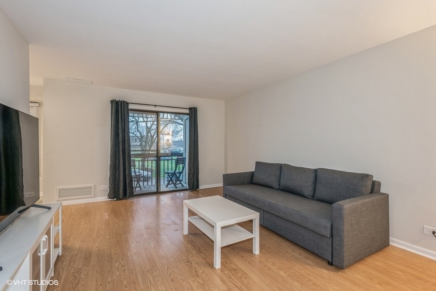 2287 Country Club Drive #1-16B, Woodridge, IL 60517