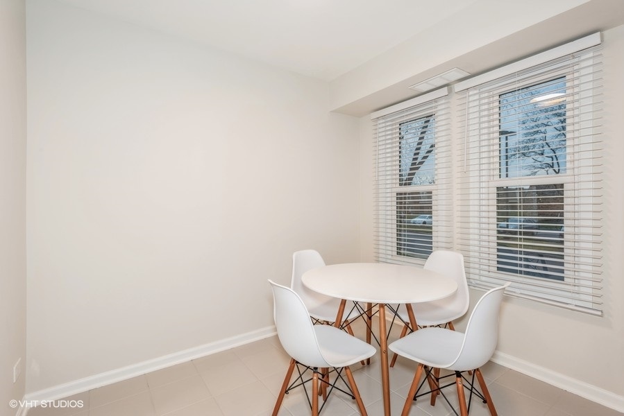 2287 Country Club Drive #1-16B, Woodridge, IL 60517