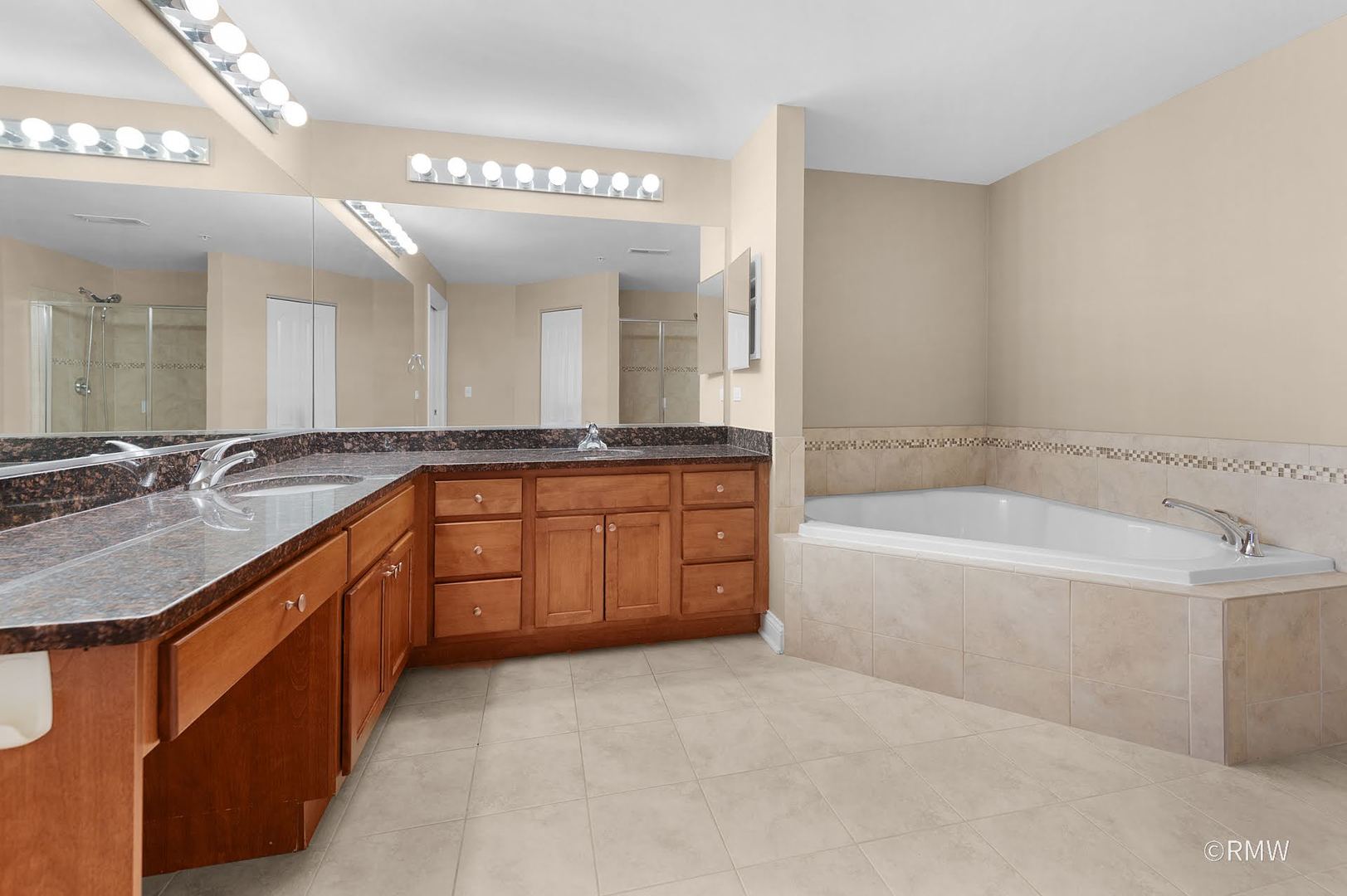 2 Itasca Place #419, Itasca, IL 60143