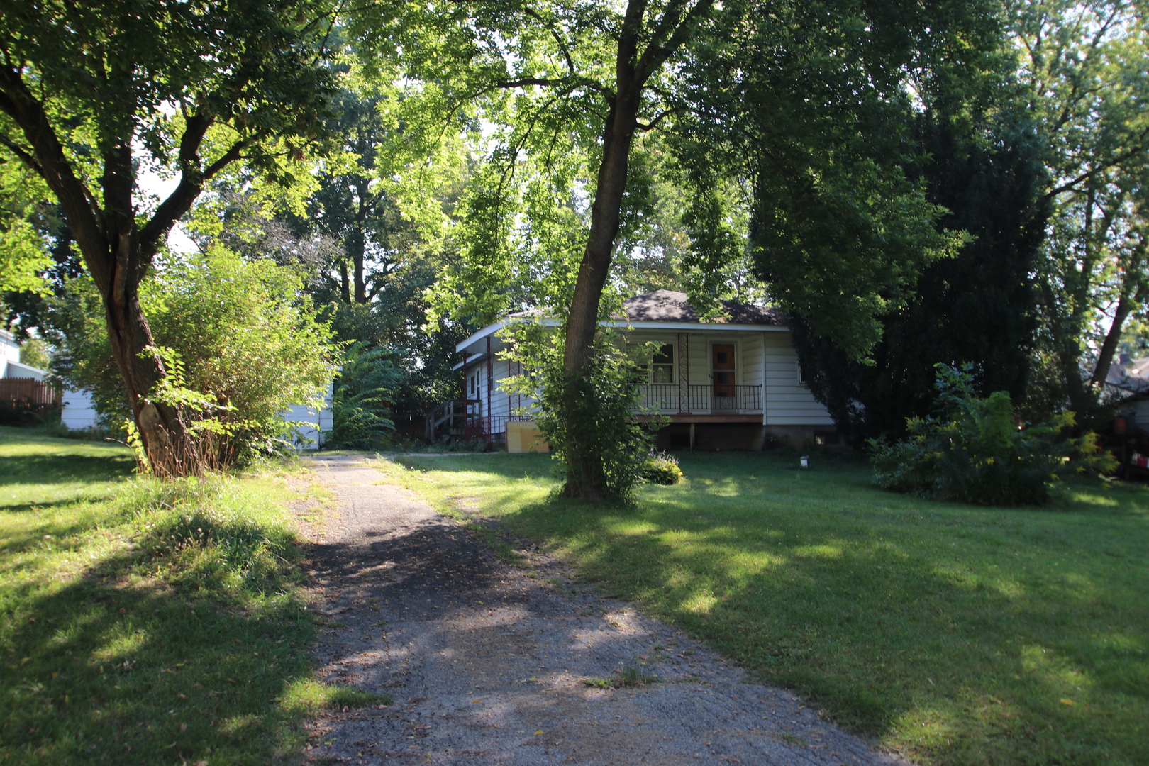 29 S Hickory Avenue, Fox Lake, IL 60020