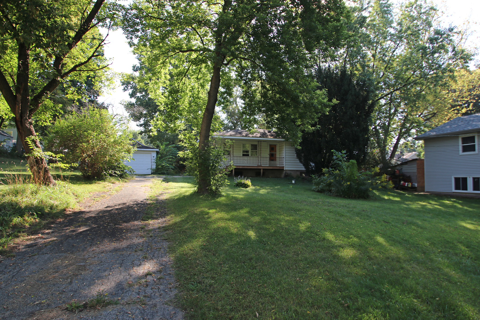 29 S Hickory Avenue, Fox Lake, IL 60020
