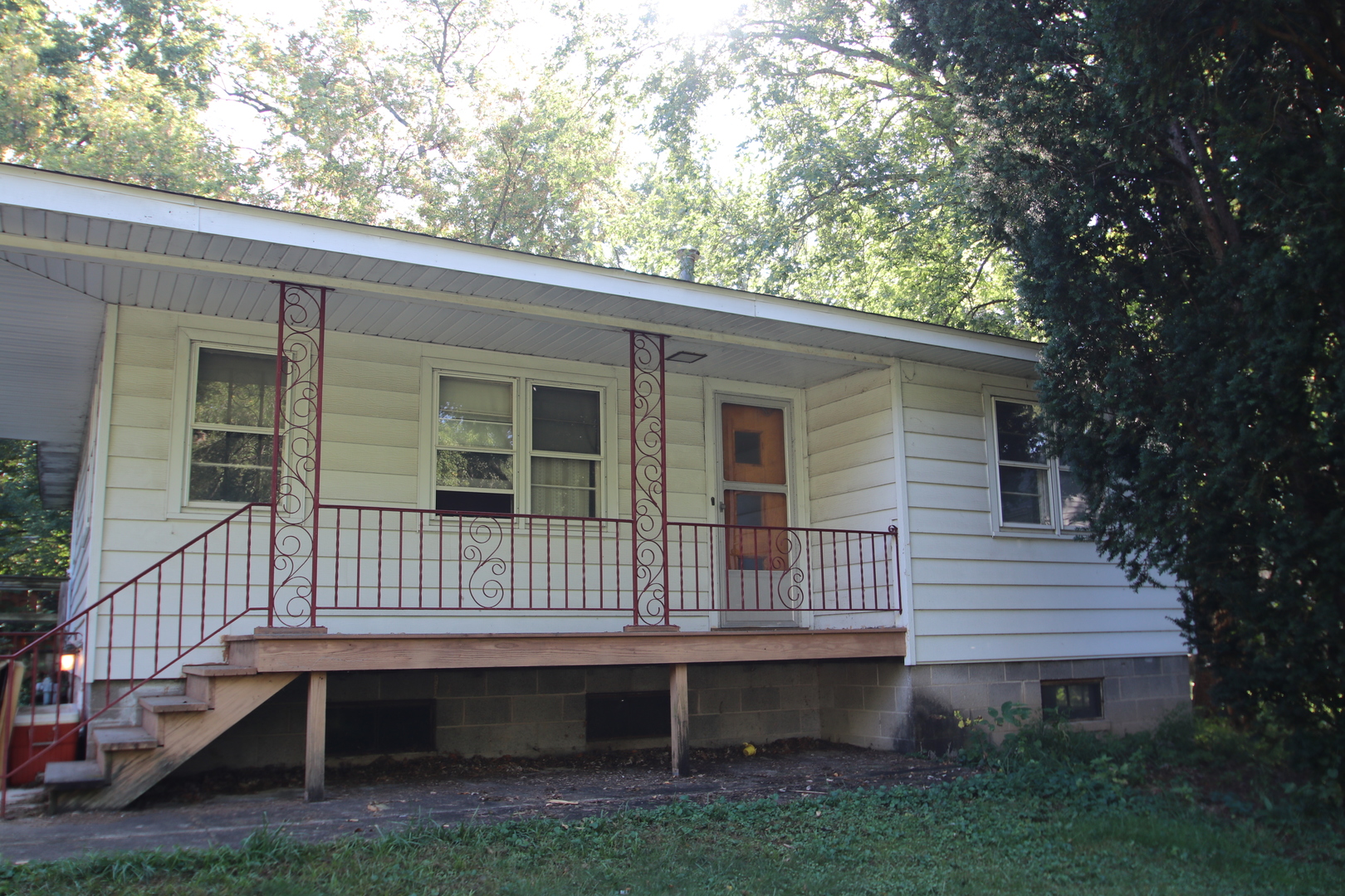 29 S Hickory Avenue, Fox Lake, IL 60020