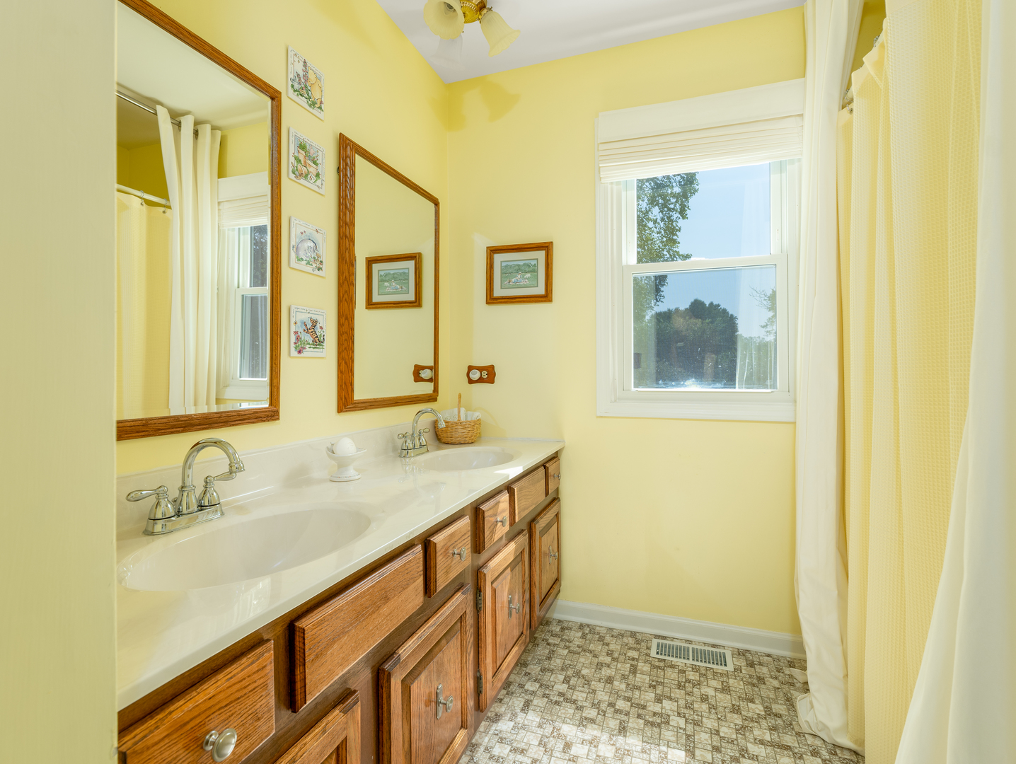 25707 N Eagle Drive, Mundelein, IL 60060