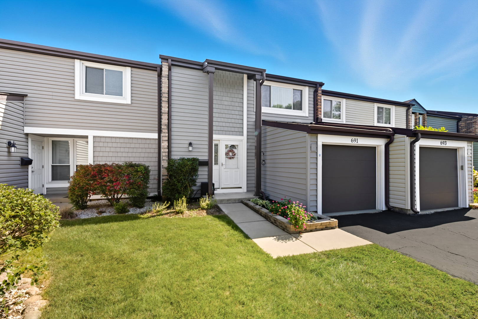 691 Lakeside Circle Drive, Wheeling, IL 60090