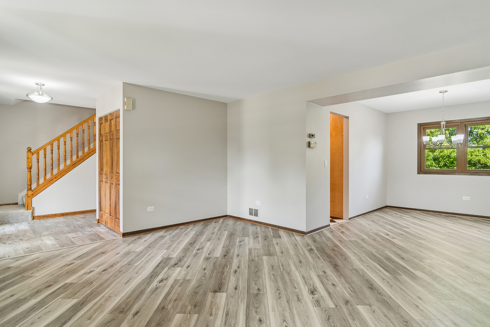 36 Shore Drive, Schaumburg, IL 60193