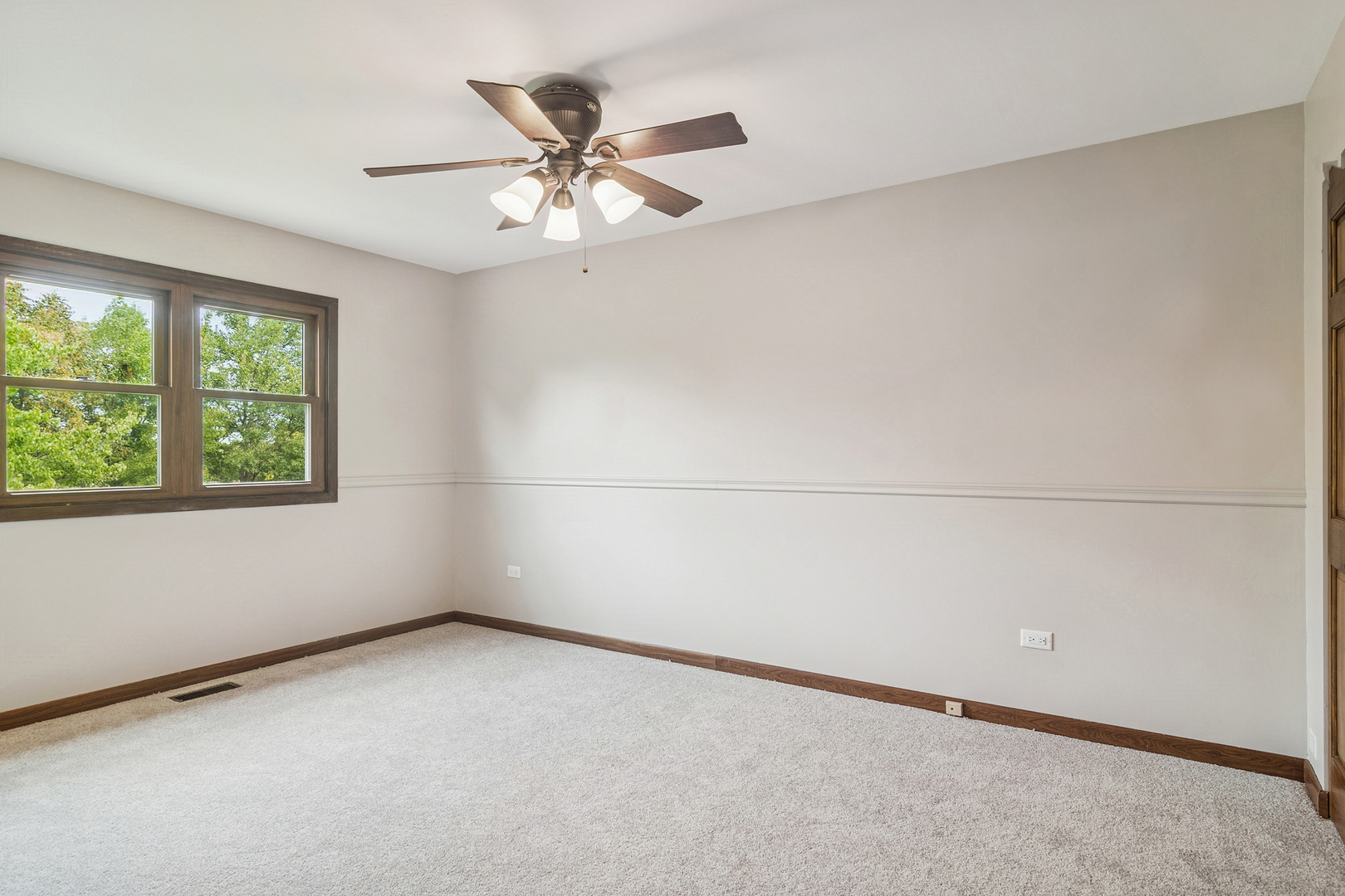 36 Shore Drive, Schaumburg, IL 60193