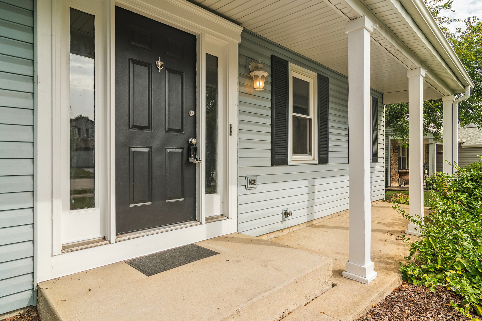 36 Shore Drive, Schaumburg, IL 60193