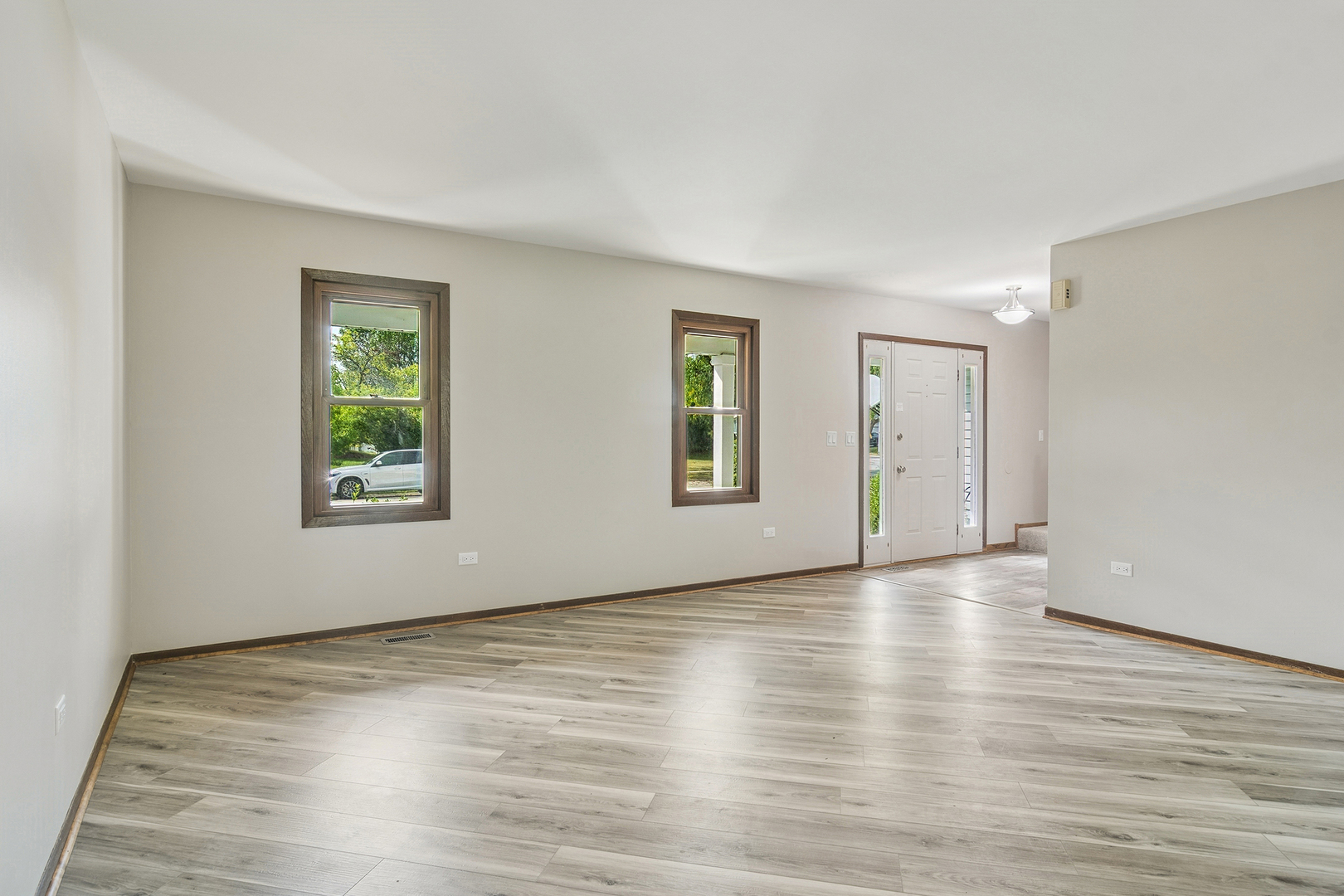 36 Shore Drive, Schaumburg, IL 60193