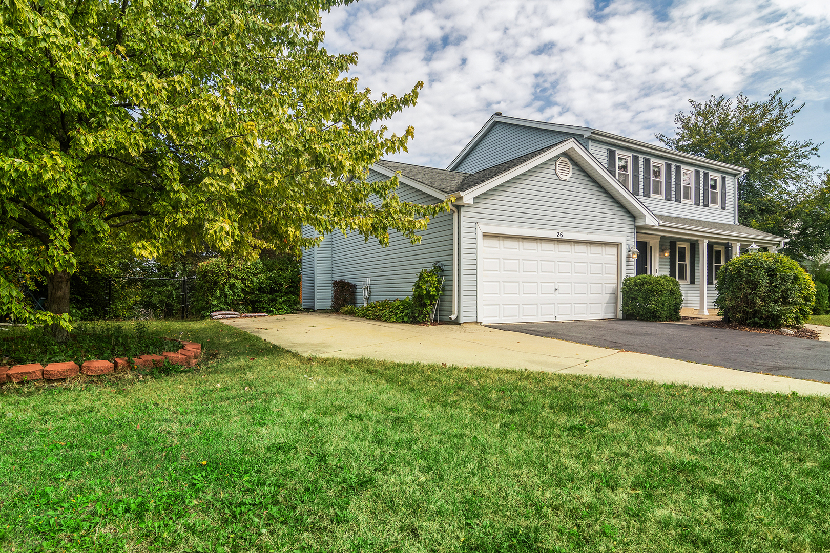 36 Shore Drive, Schaumburg, IL 60193
