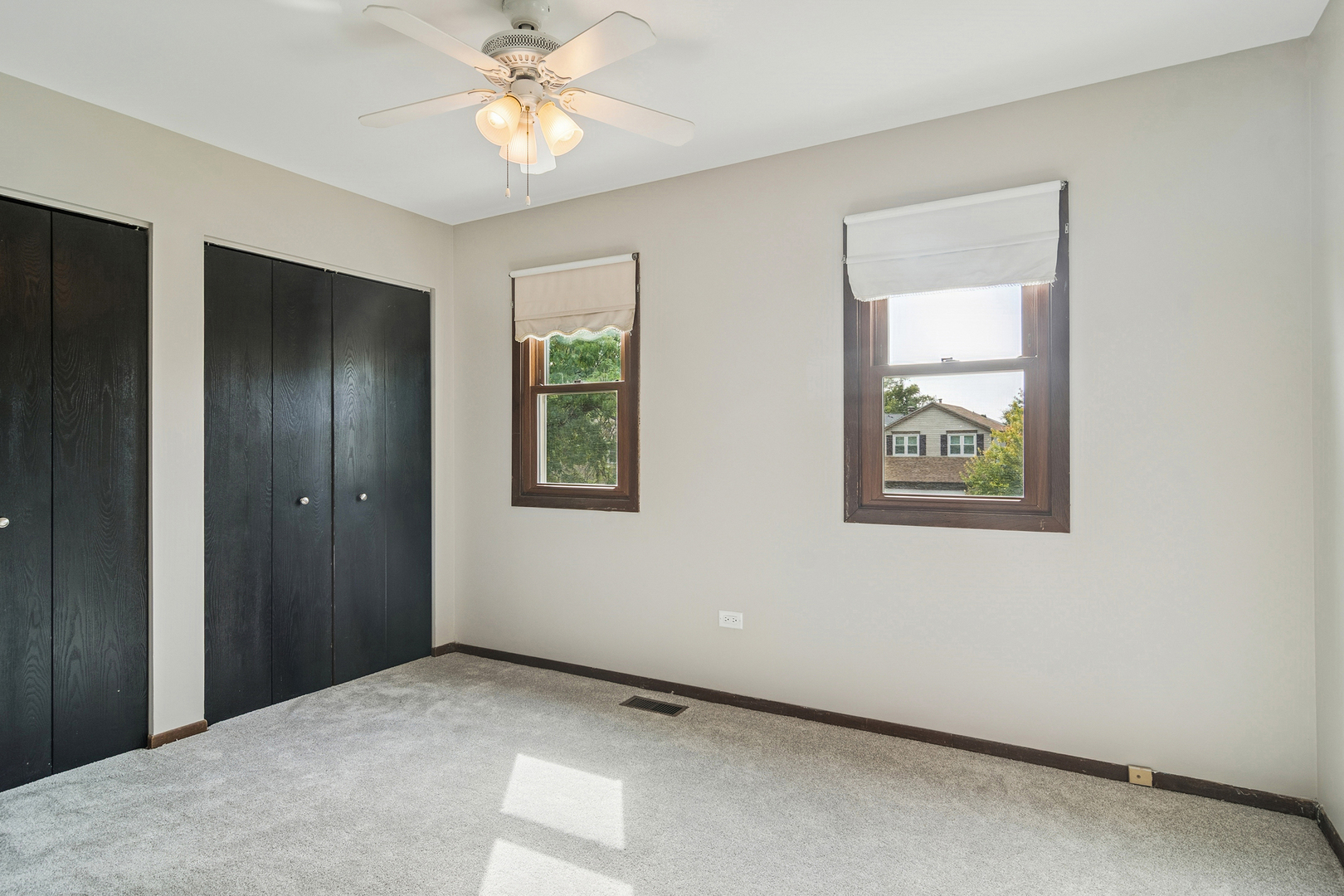 36 Shore Drive, Schaumburg, IL 60193