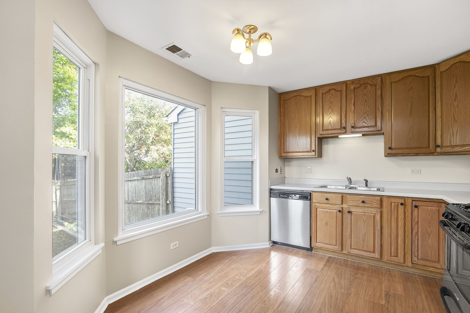 1255 Huntington Drive, Mundelein, IL 60060