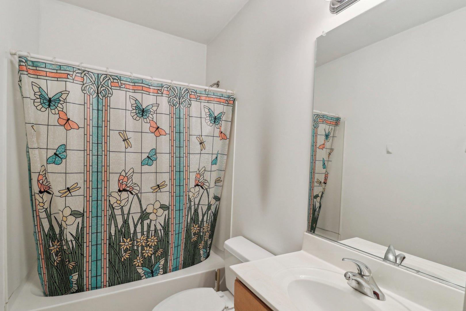 10 N Lake Street #307, Grayslake, IL 60030