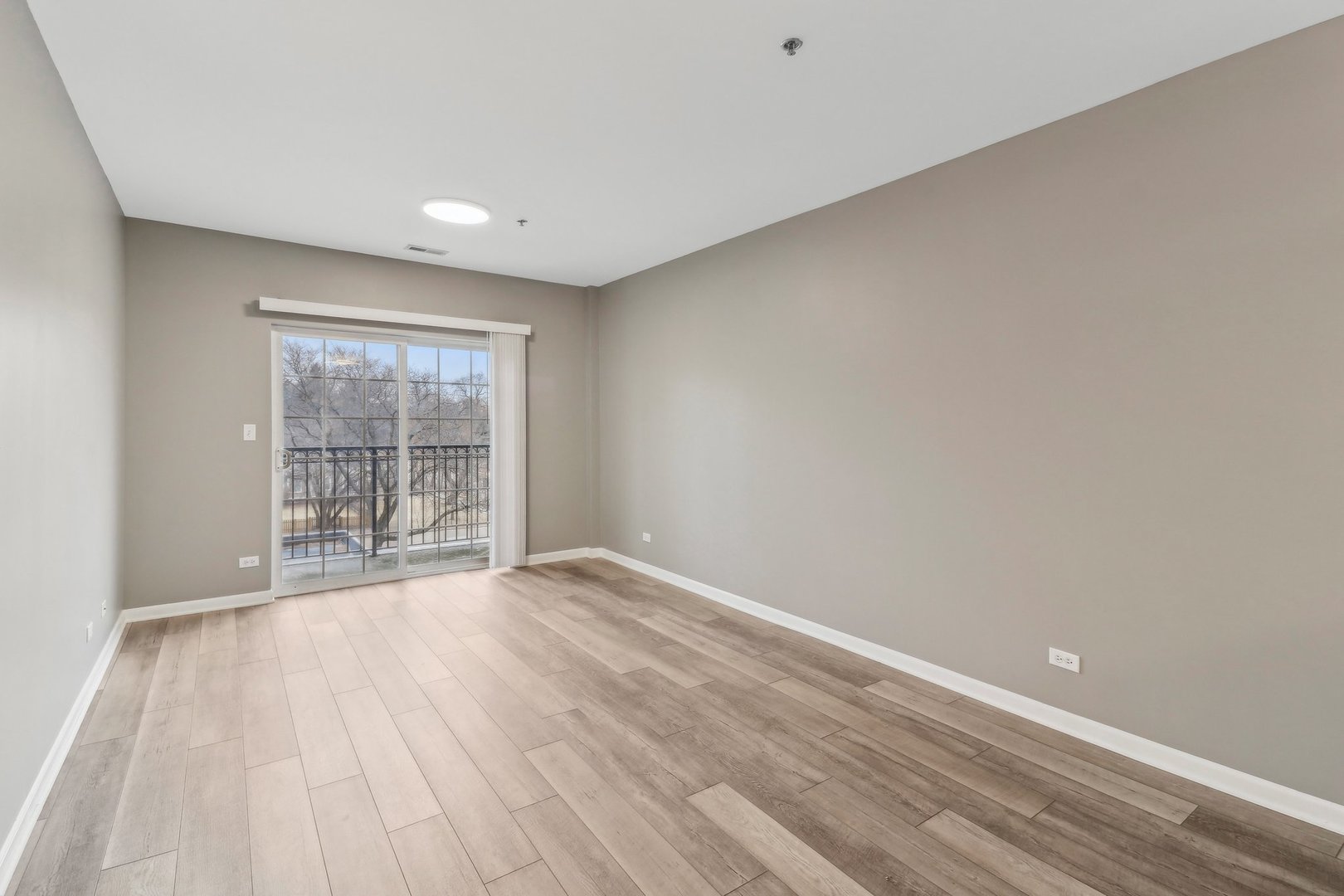 10 N Lake Street #307, Grayslake, IL 60030