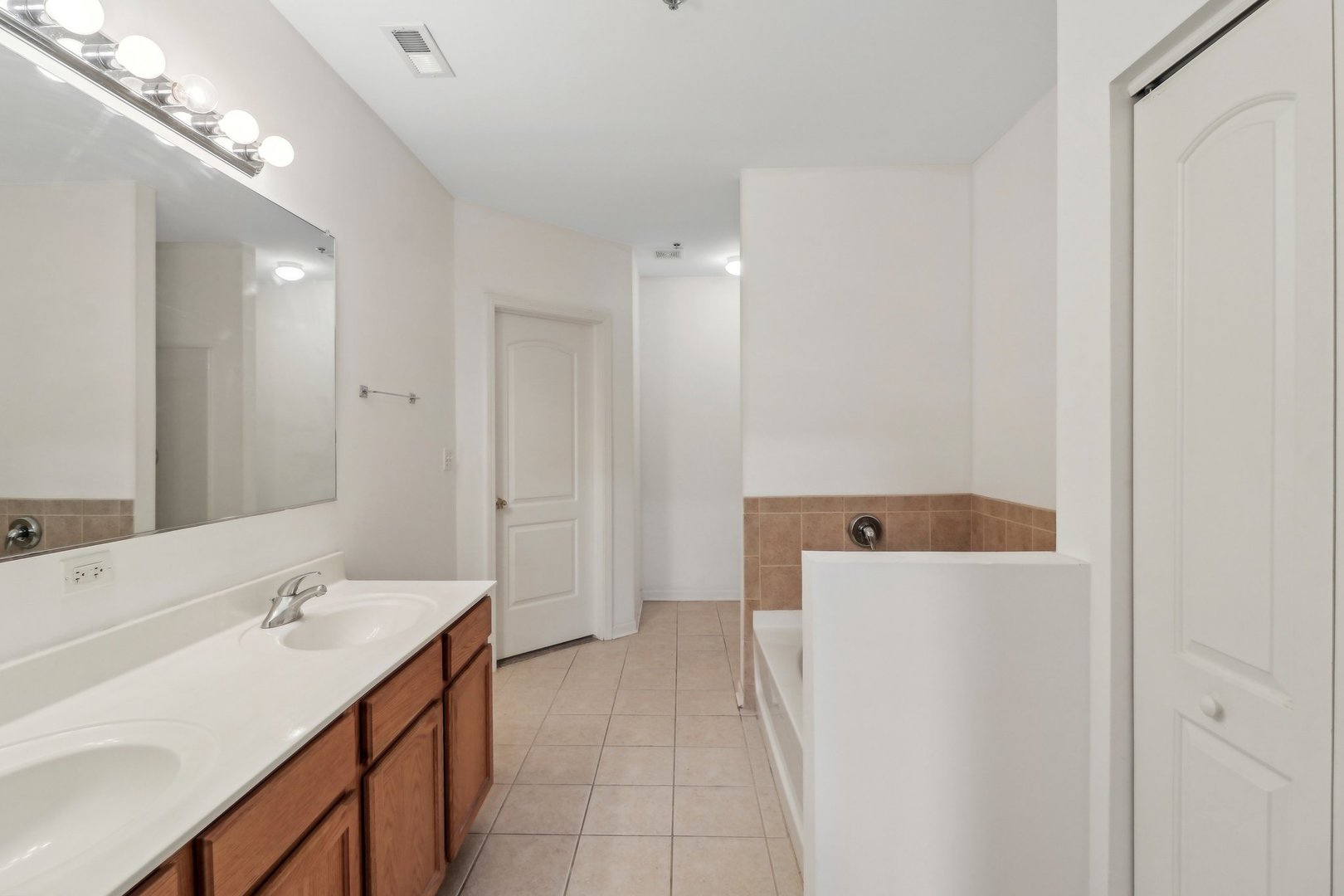 10 N Lake Street #307, Grayslake, IL 60030