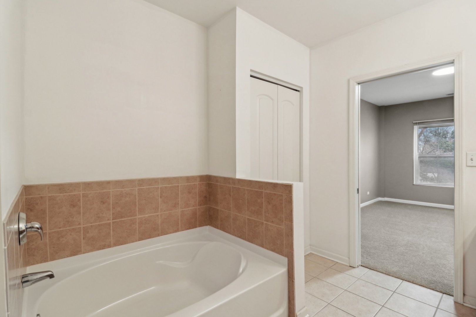10 N Lake Street #307, Grayslake, IL 60030