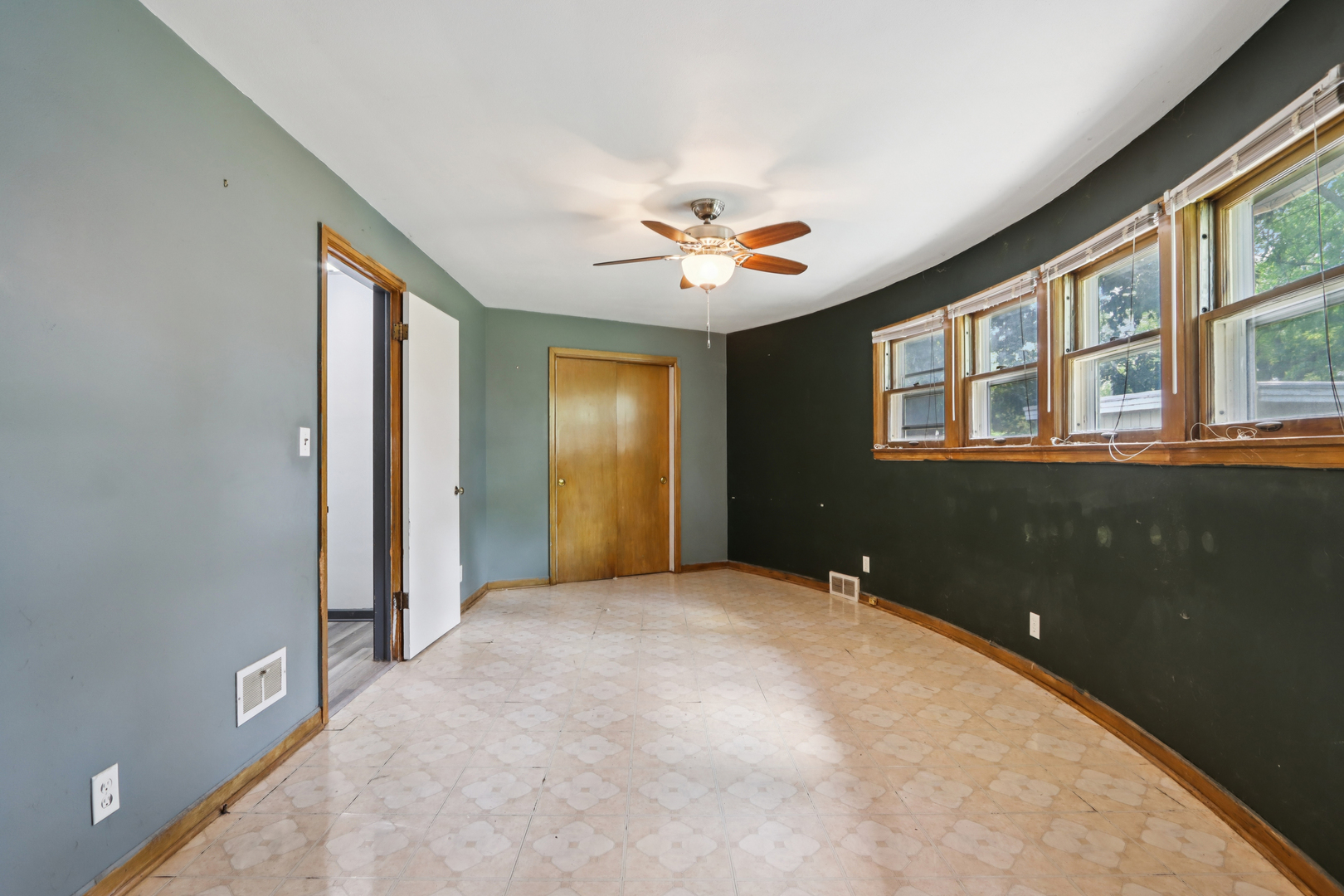 2009 Rapids Drive, Racine, WI 53404